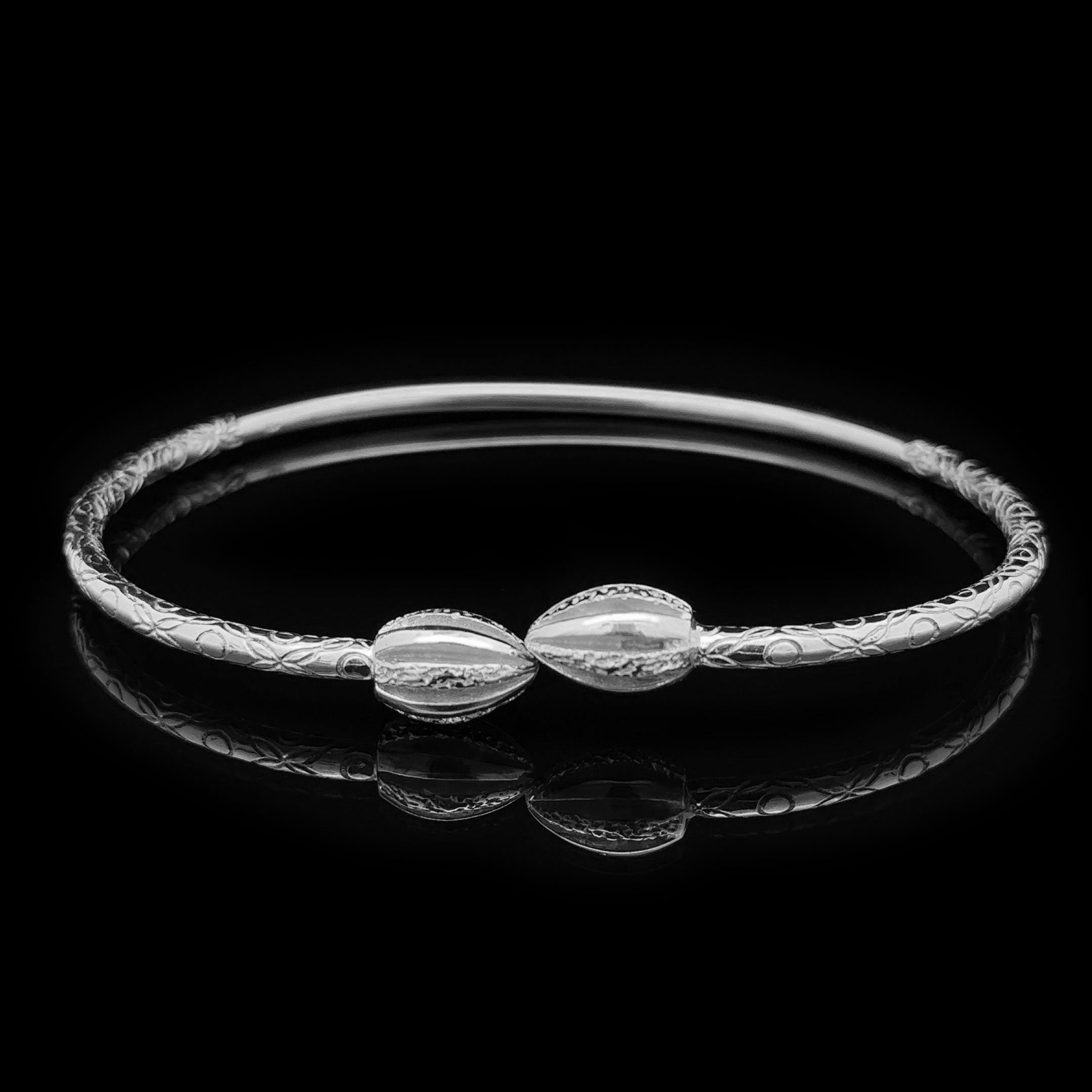 West Indian Bangle - Medium with Classic Cocoa Heads White Gold / Silver