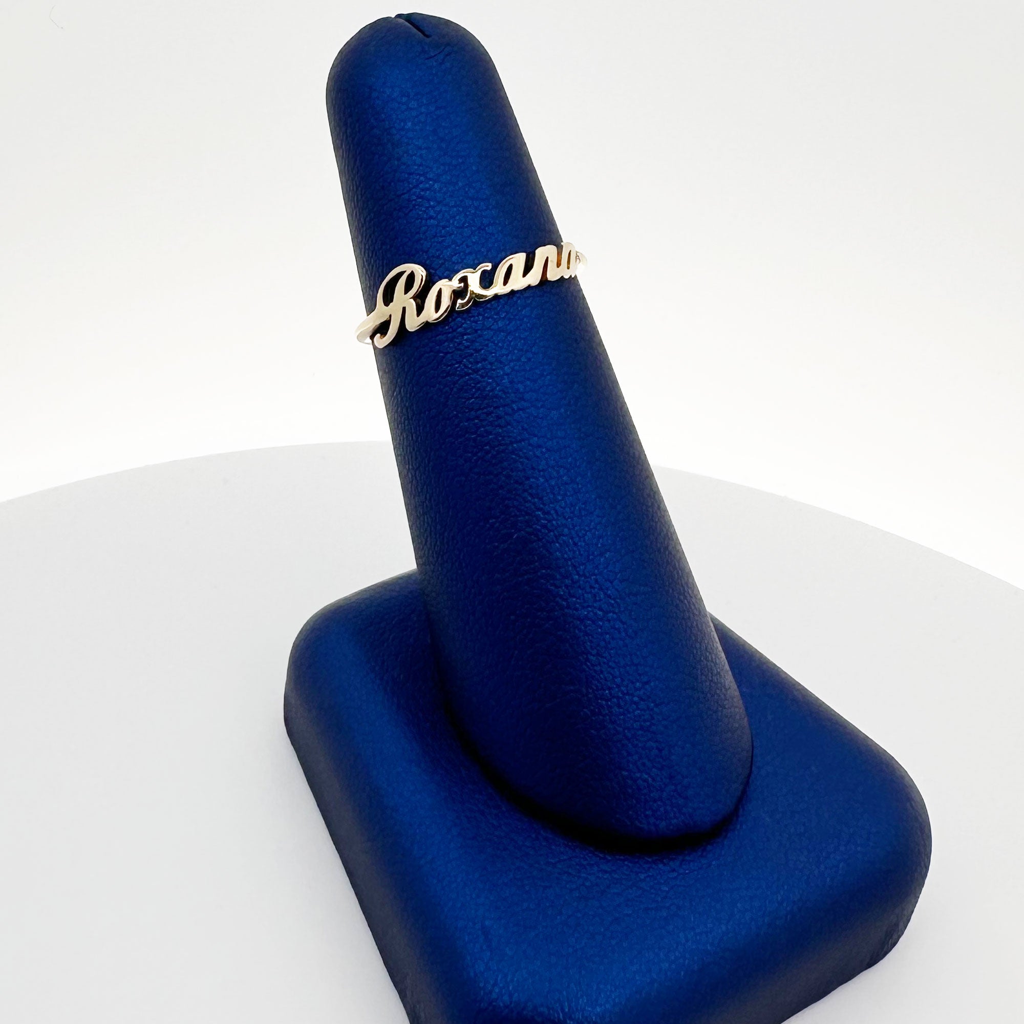 Roxana name on blue ring display side